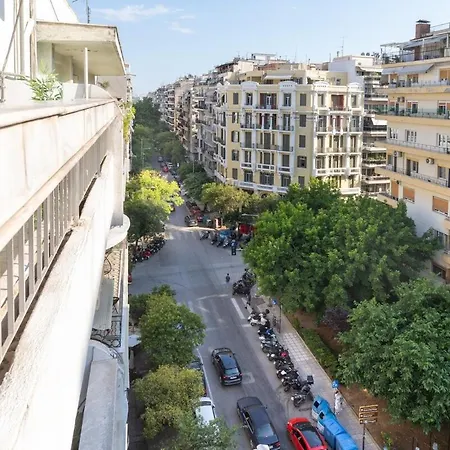 Apartment Spacious In The Heart Of Thessaloniki